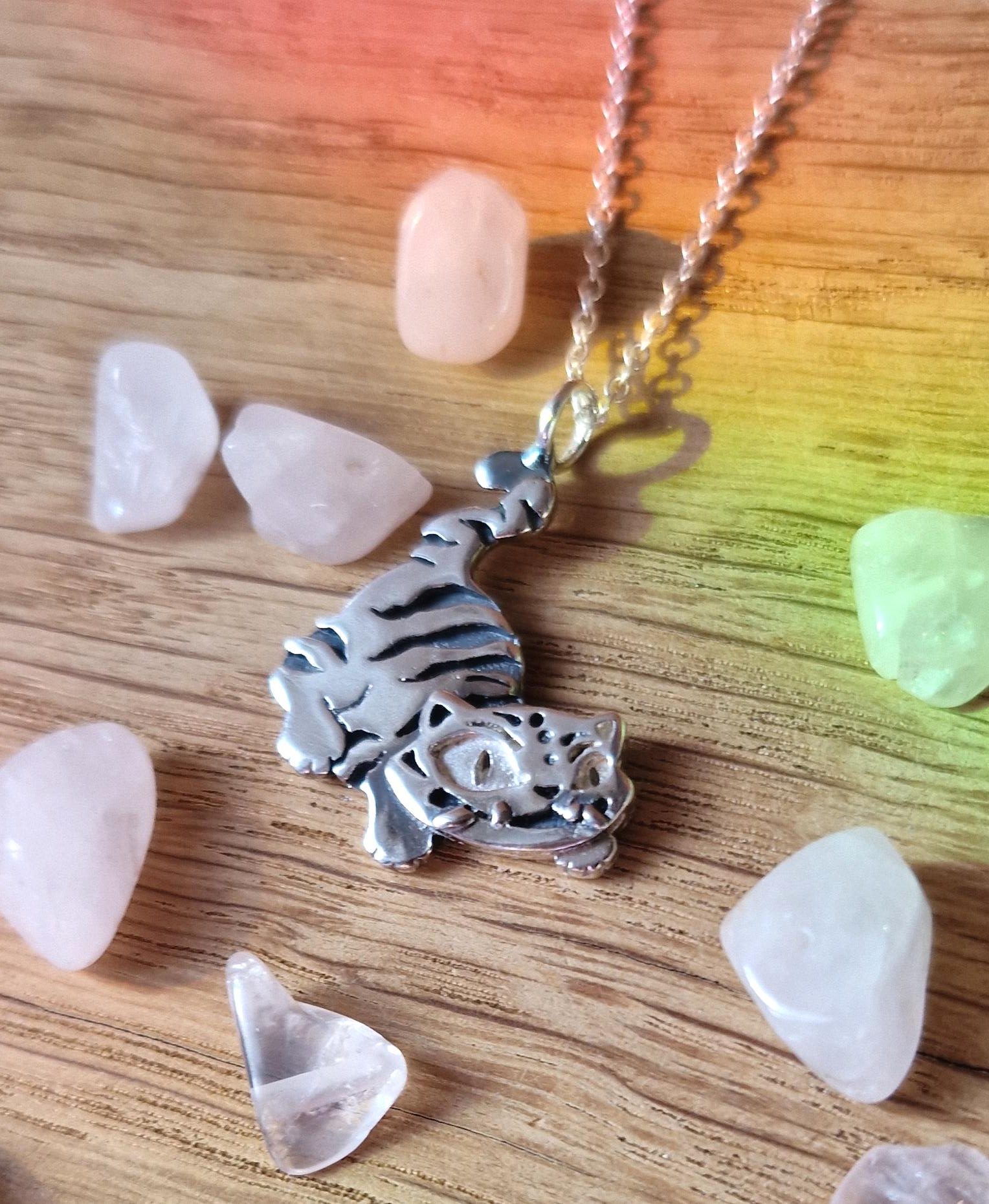 collier-derpy-kpop-demon-hunters-tigre-geek-huntrix-argent-pendentif-perseides-bijoux-fantasy2