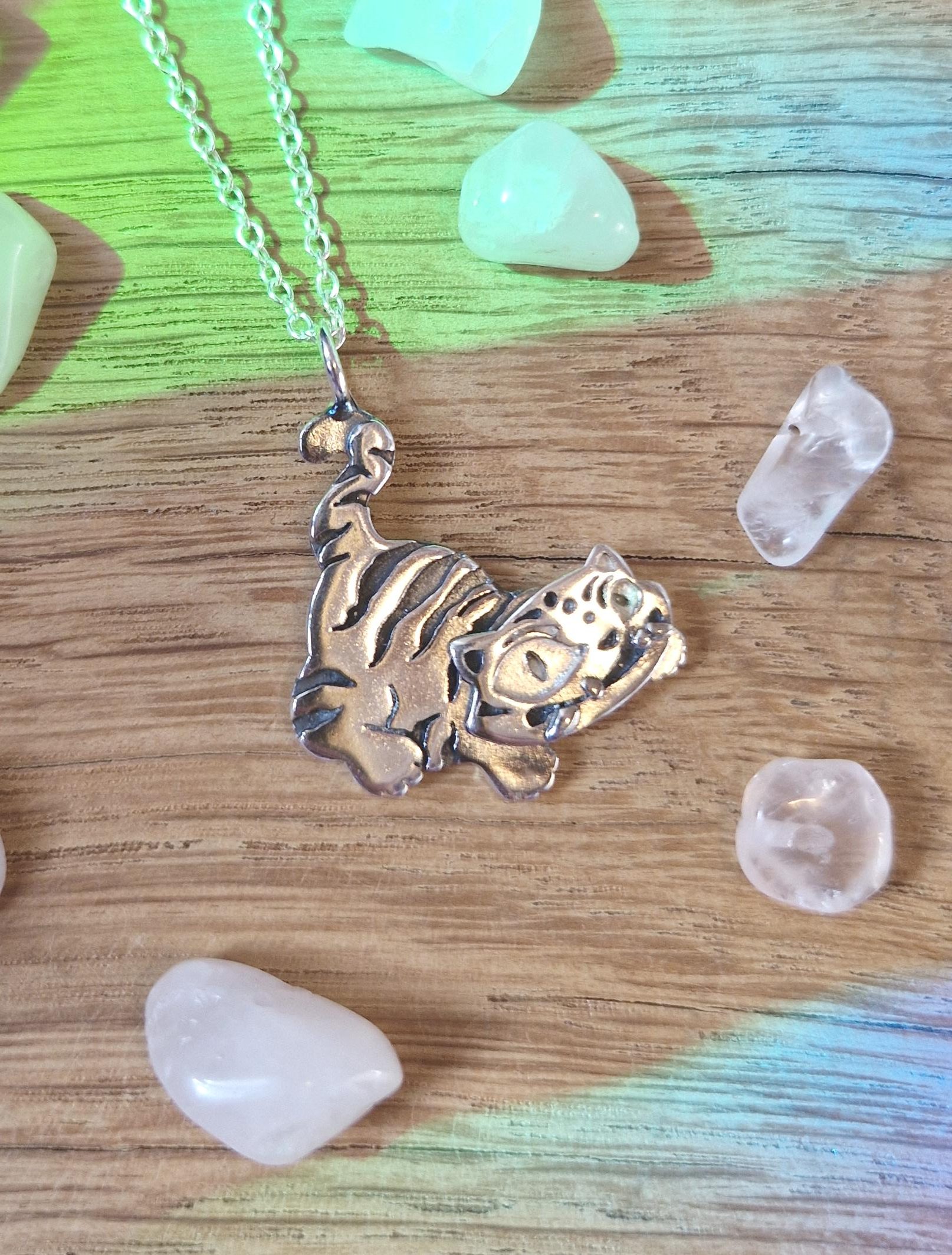 collier-derpy-kpop-demon-hunters-tigre-geek-huntrix-argent-pendentif-perseides-bijoux-fantasy3