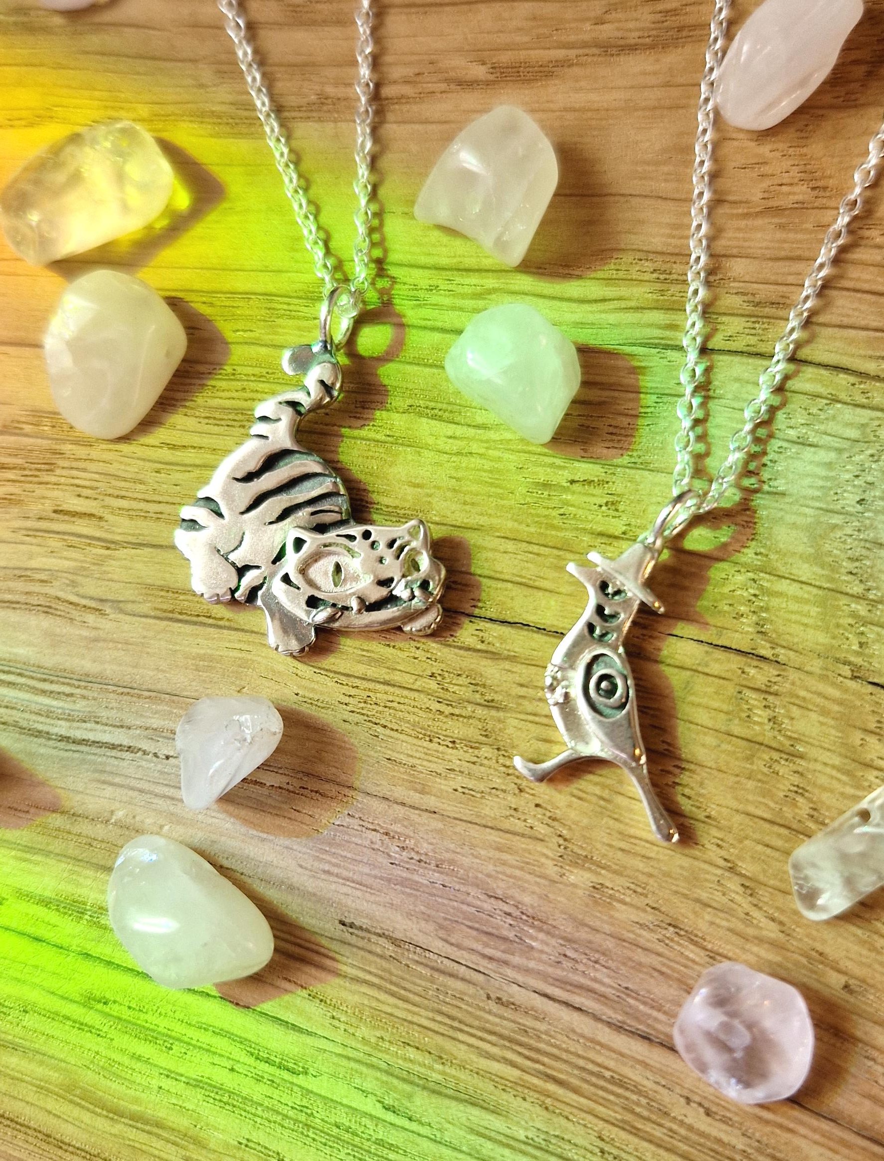 collier-derpy-sussie-kpop-demon-hunters-tigre-pie-corbeau-geek-huntrix-argent-pendentif-perseides-bijoux-fantasy3