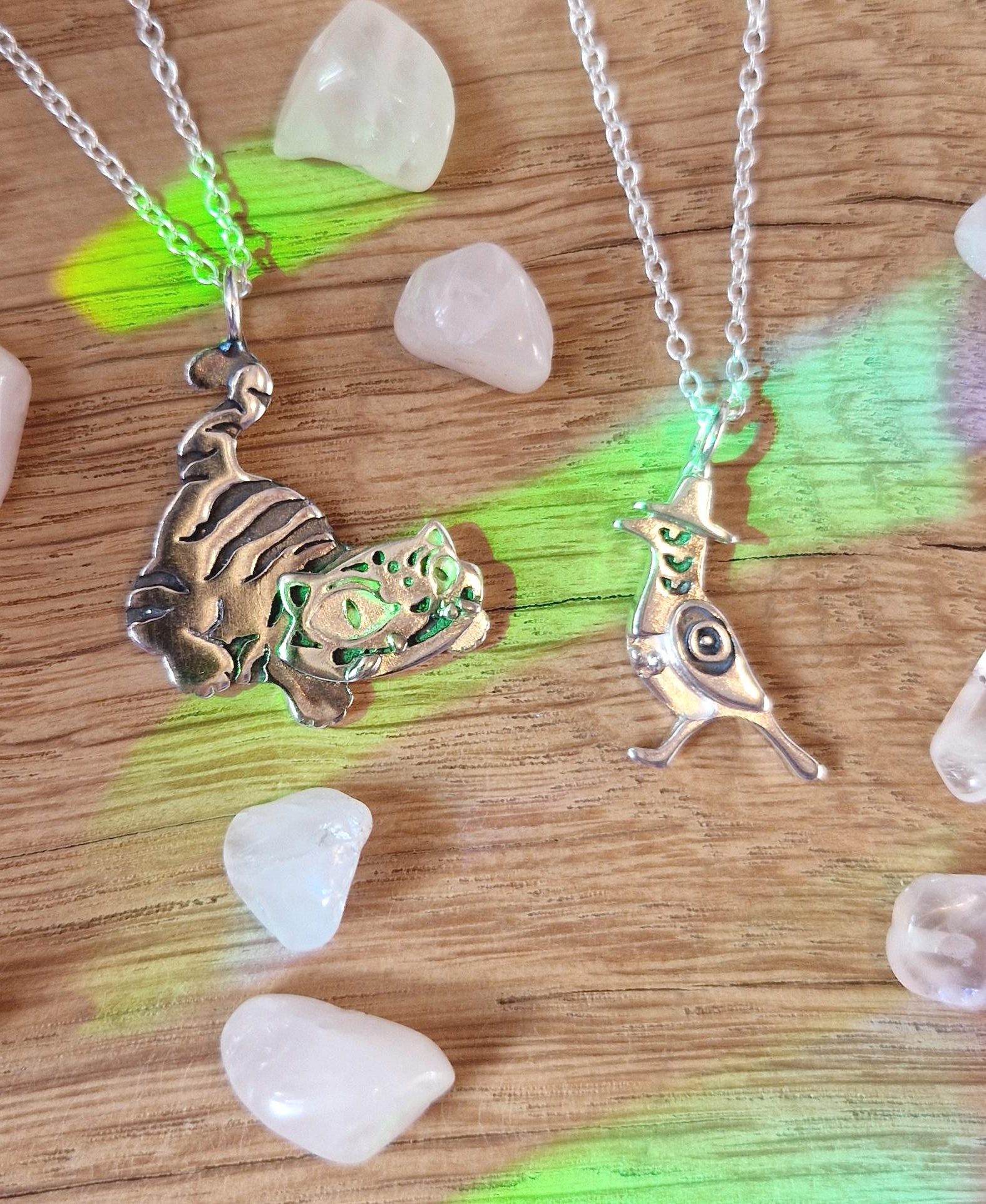 collier-derpy-sussie-kpop-demon-hunters-tigre-pie-corbeau-geek-huntrix-argent-pendentif-perseides-bijoux-fantasy5